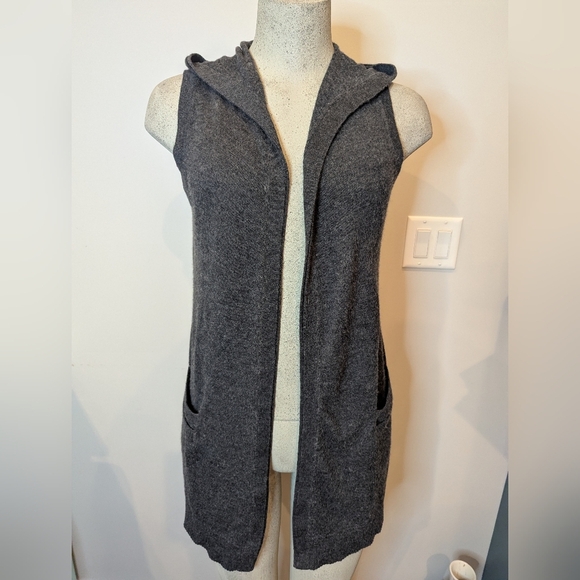 Cynthia Rowley merino hooded sweater vest Gray SIZE Medium - Picture 2 of 8